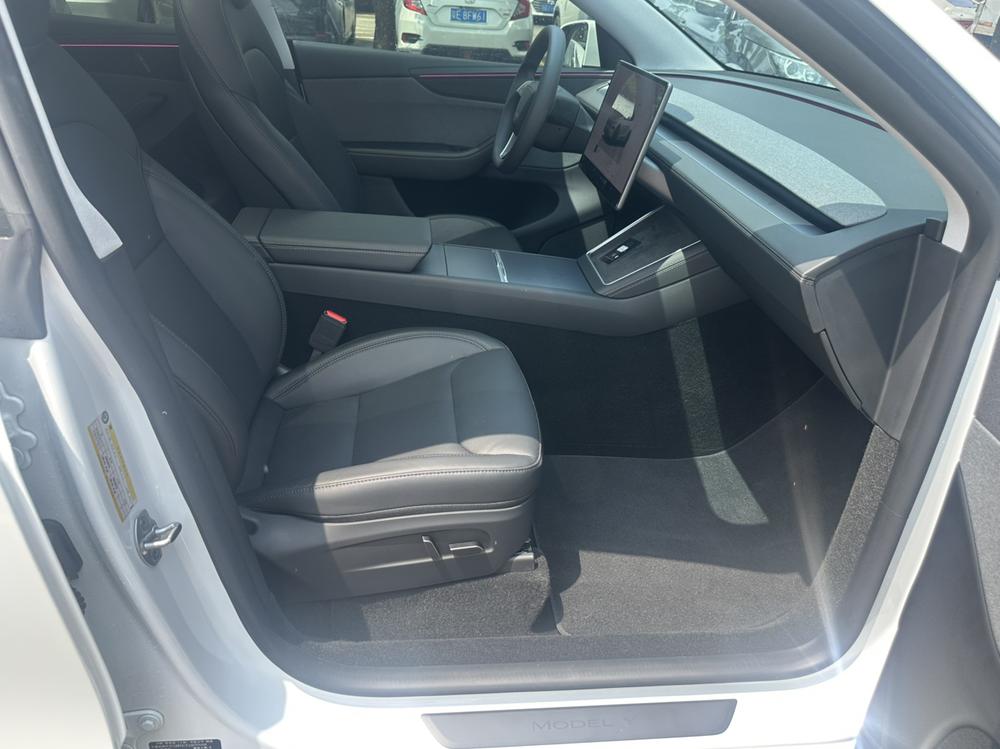 Tesla Model Y 2025 #8 Tesla Model Y 2025 car image #8