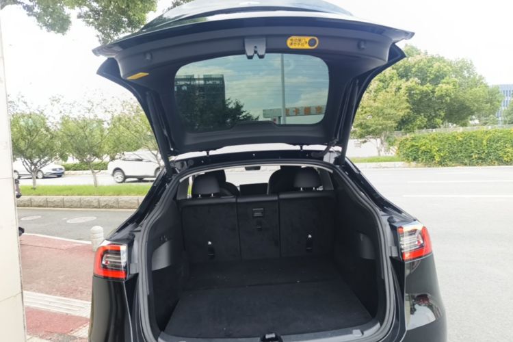 Tesla Model Y 2021 car image #21