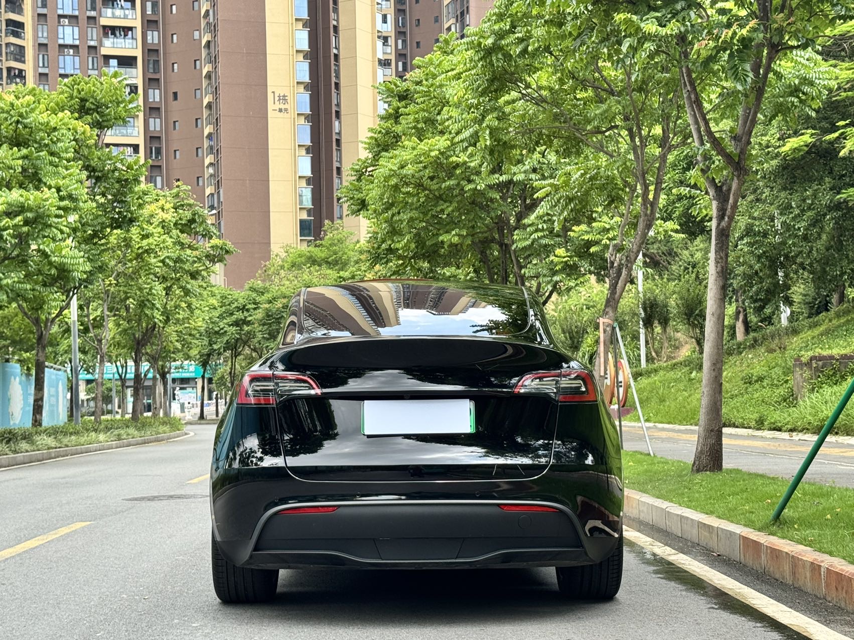 Tesla Model Y 2022 car image #9