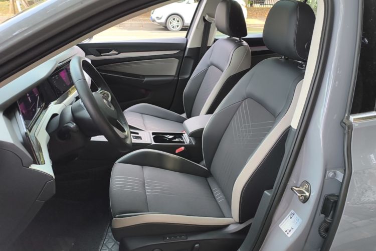 Volkswagen Golf 2023 car image #15
