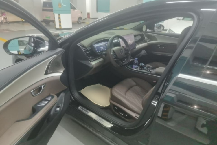 BYD Han 2024 car image #16