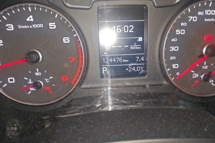 Audi Q3 2016 car image #14