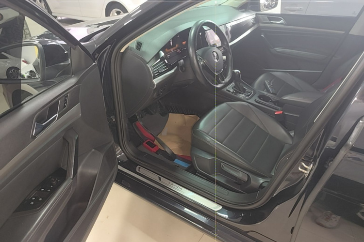 Volkswagen Lavida 2021 car image #16