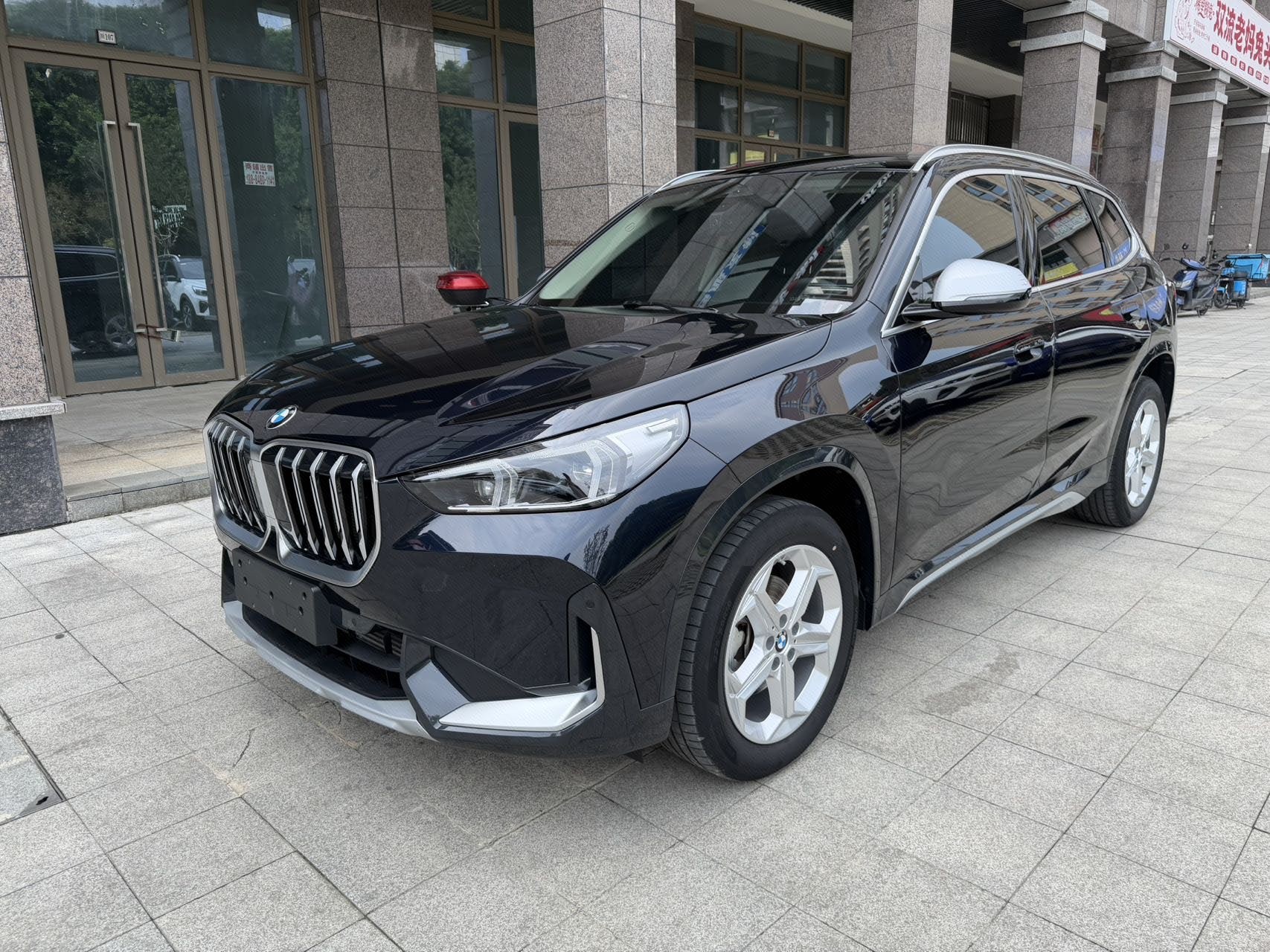 BMW X1 2023 car image 