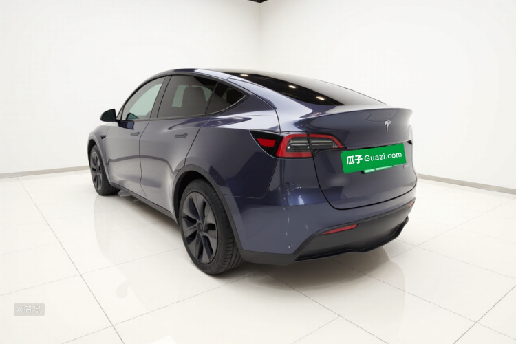 Tesla Model Y 2025 #5 Tesla Model Y 2025 car image #5