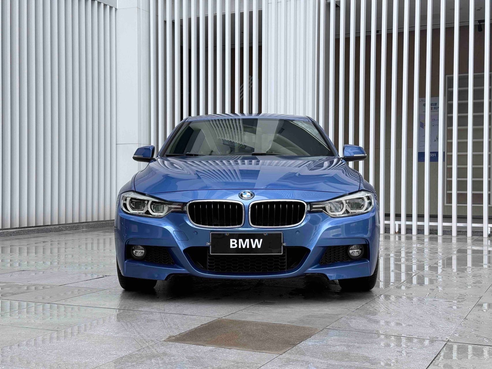 BMW 3 Series 2019 car image #2