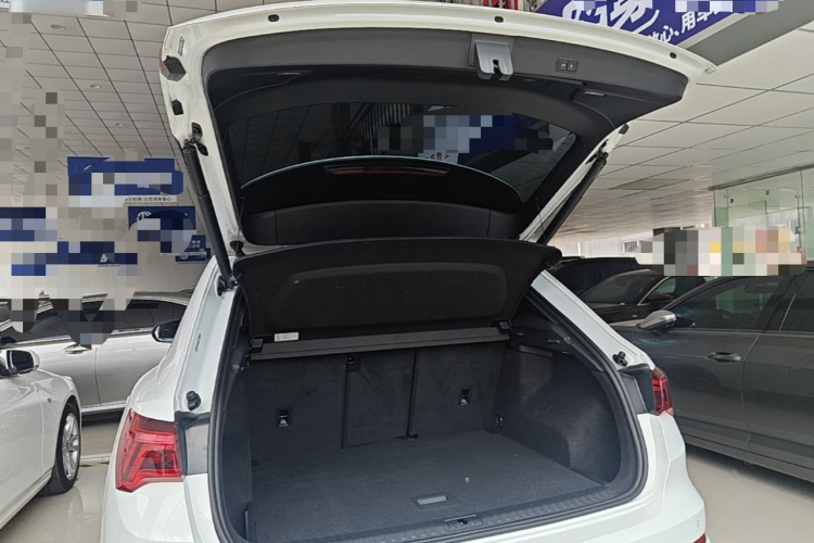 Audi Q3 2023 car image #19