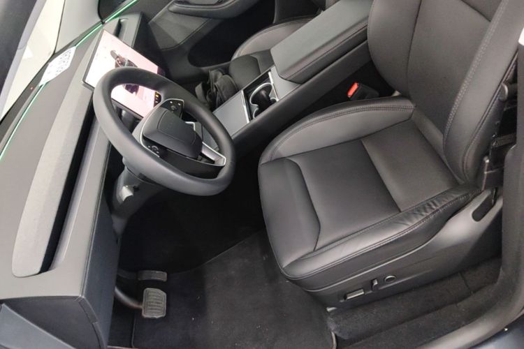 Tesla Model Y 2025 #15 Tesla Model Y 2025 car image #15