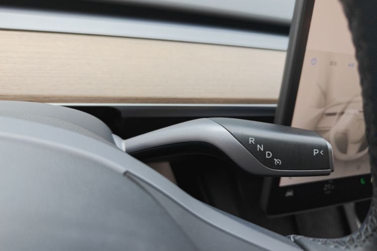 Tesla Model Y 2023 car image #14