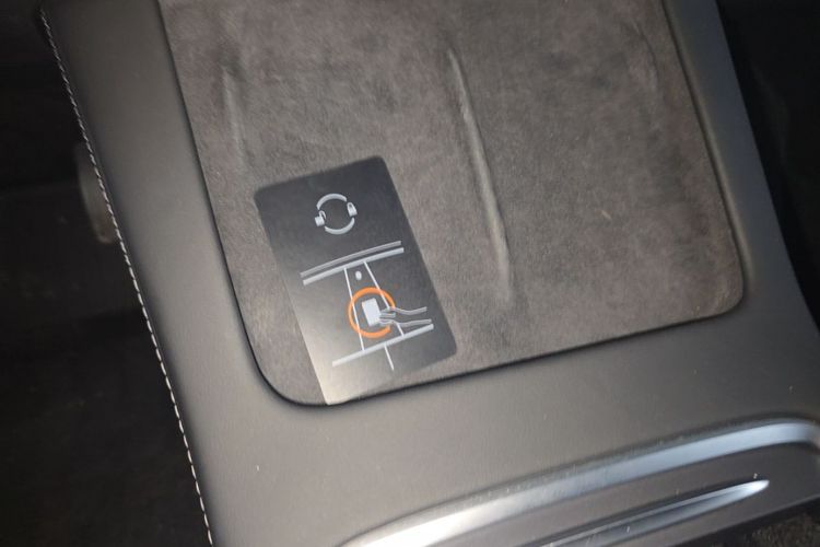 Tesla Model 3 2021 car image #9