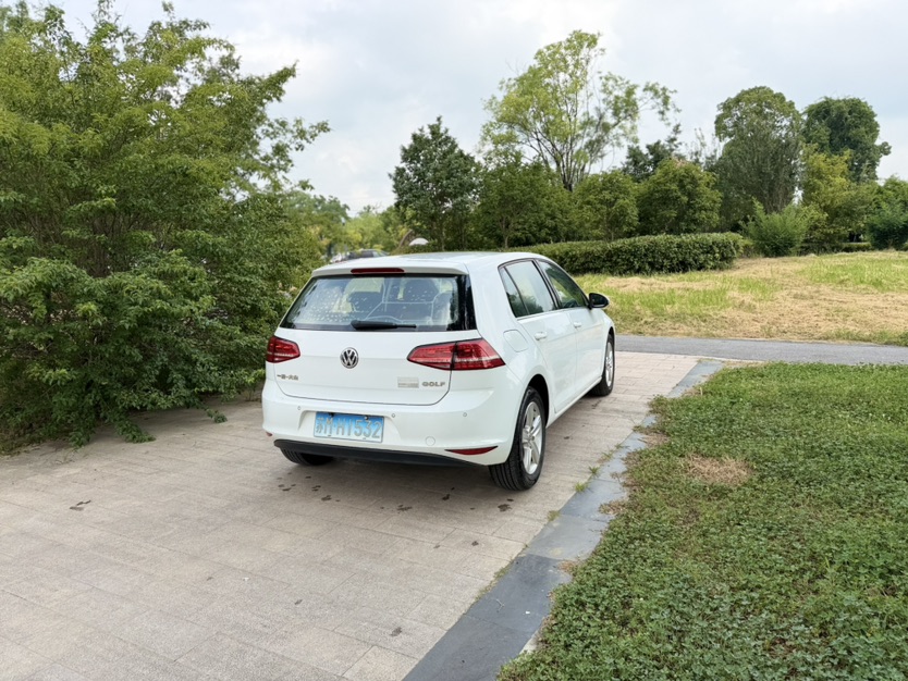 Volkswagen Golf 2015 car image #6