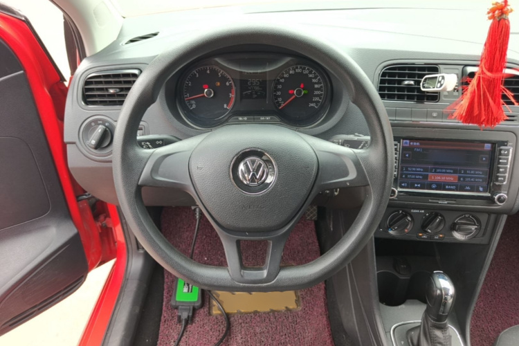Volkswagen Polo 2017 car image #11