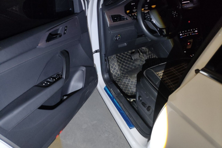 Volkswagen Tharu 2022 car image #13