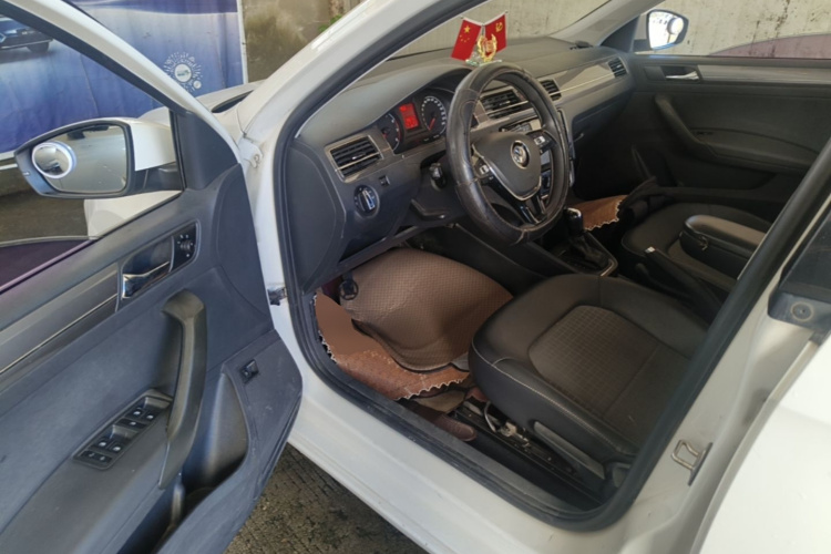 Volkswagen Santana 2017 car image #16