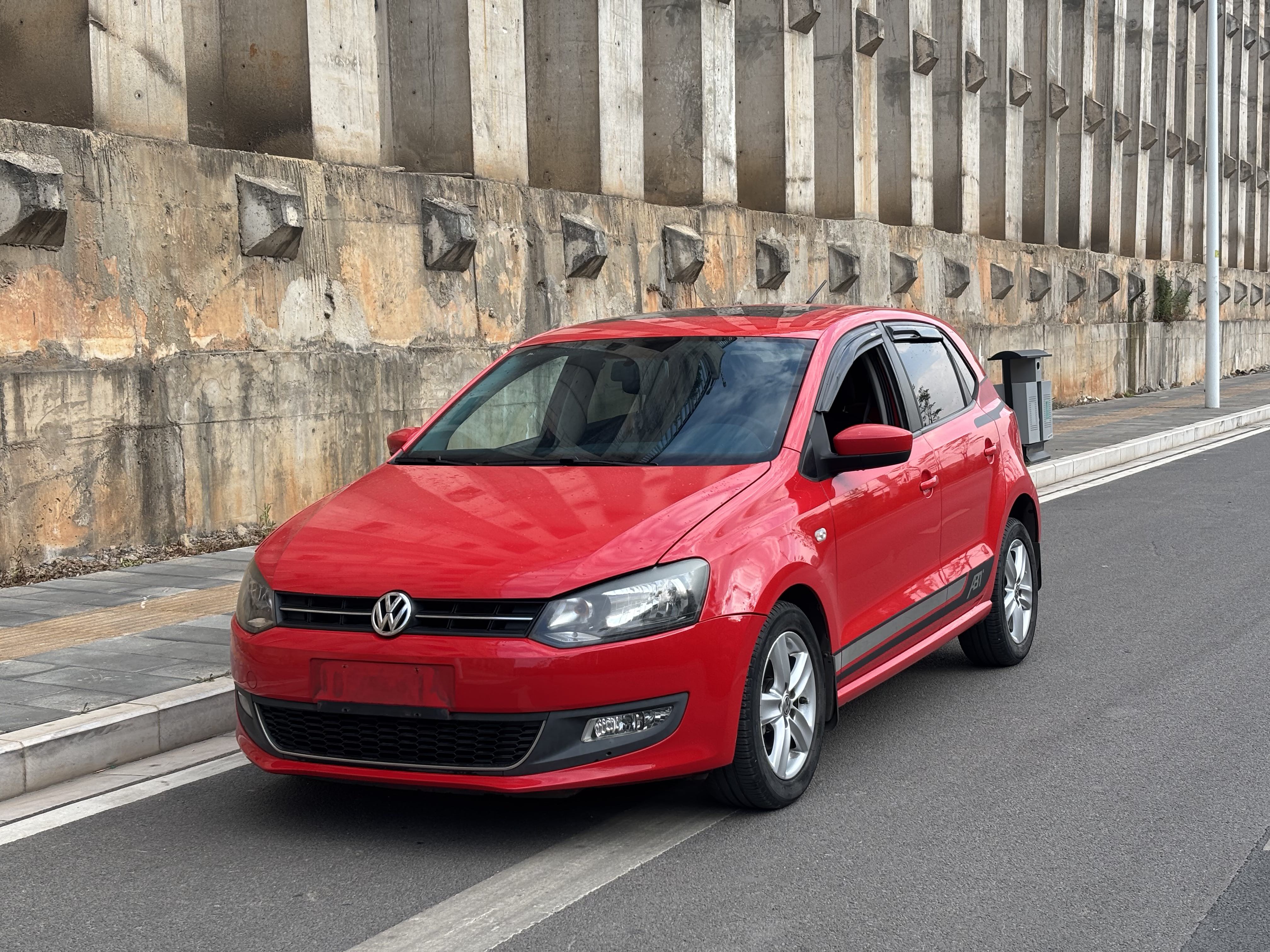 Volkswagen Polo 2012 car image 