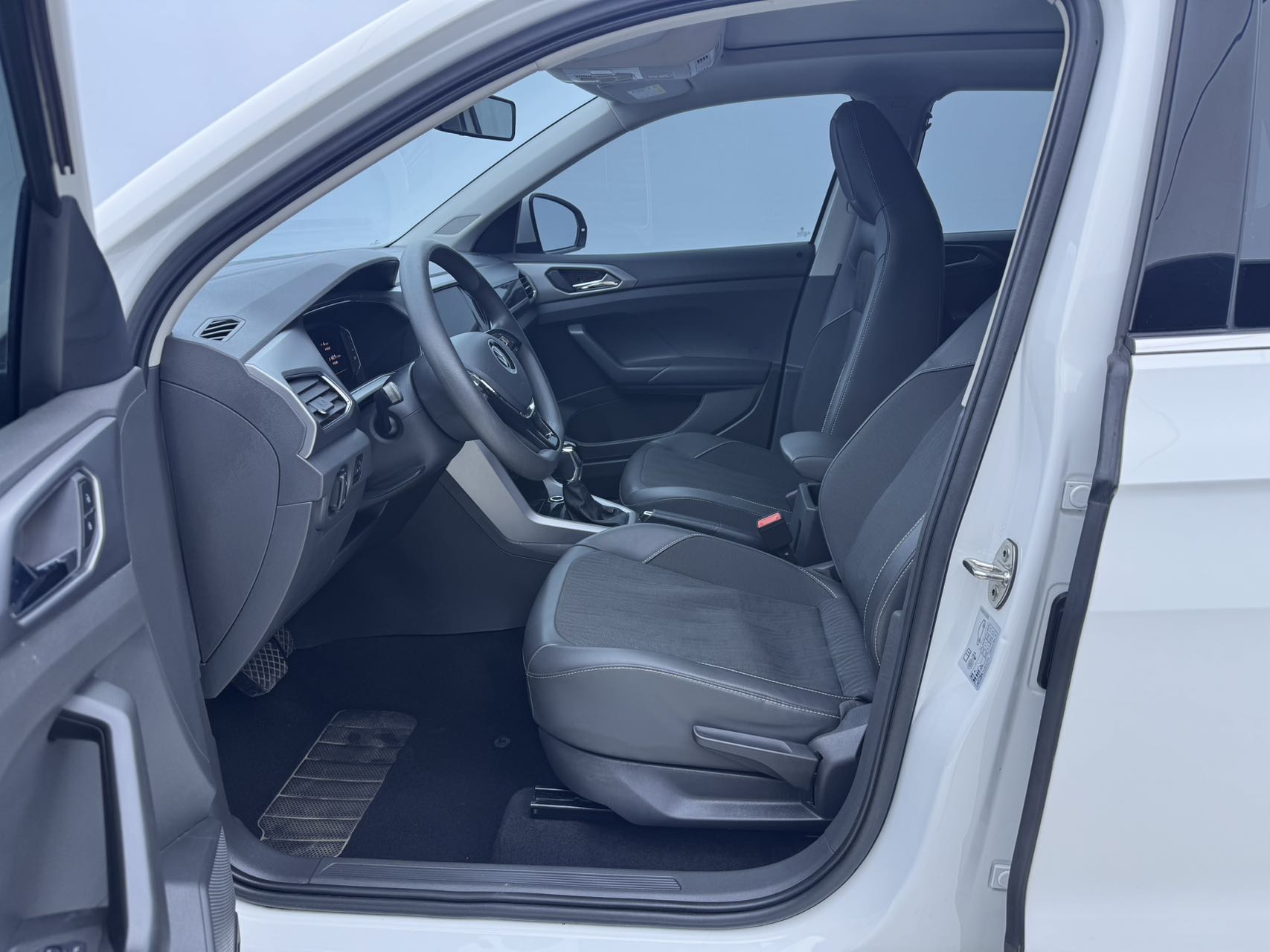 Volkswagen T-Cross 2022 #15 Volkswagen T-Cross 2022 car image #15