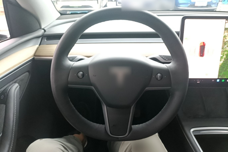 Tesla Model Y 2023 #11 Tesla Model Y 2023 car image #11
