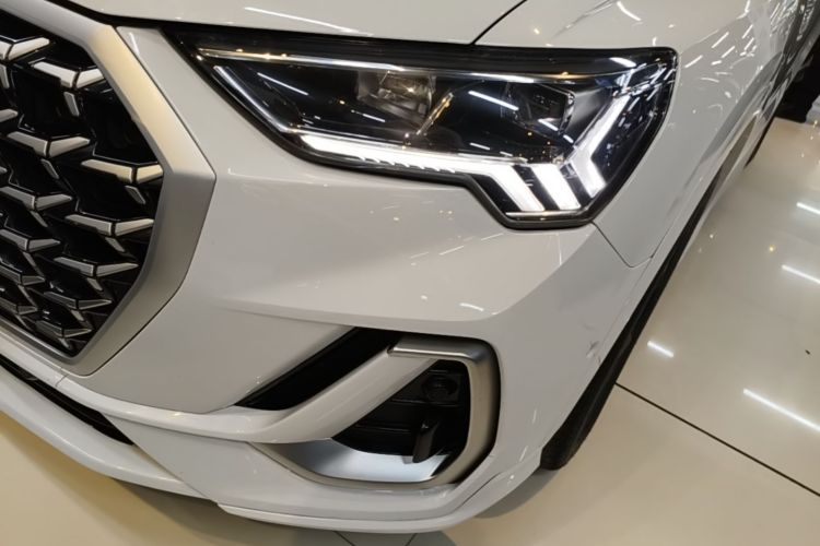 Audi Q3 2024 car image #23