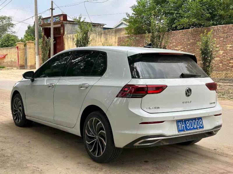 Volkswagen Golf 2023 car image #6