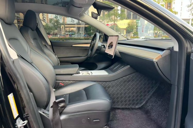 Tesla Model Y 2023 #13 Tesla Model Y 2023 car image #13