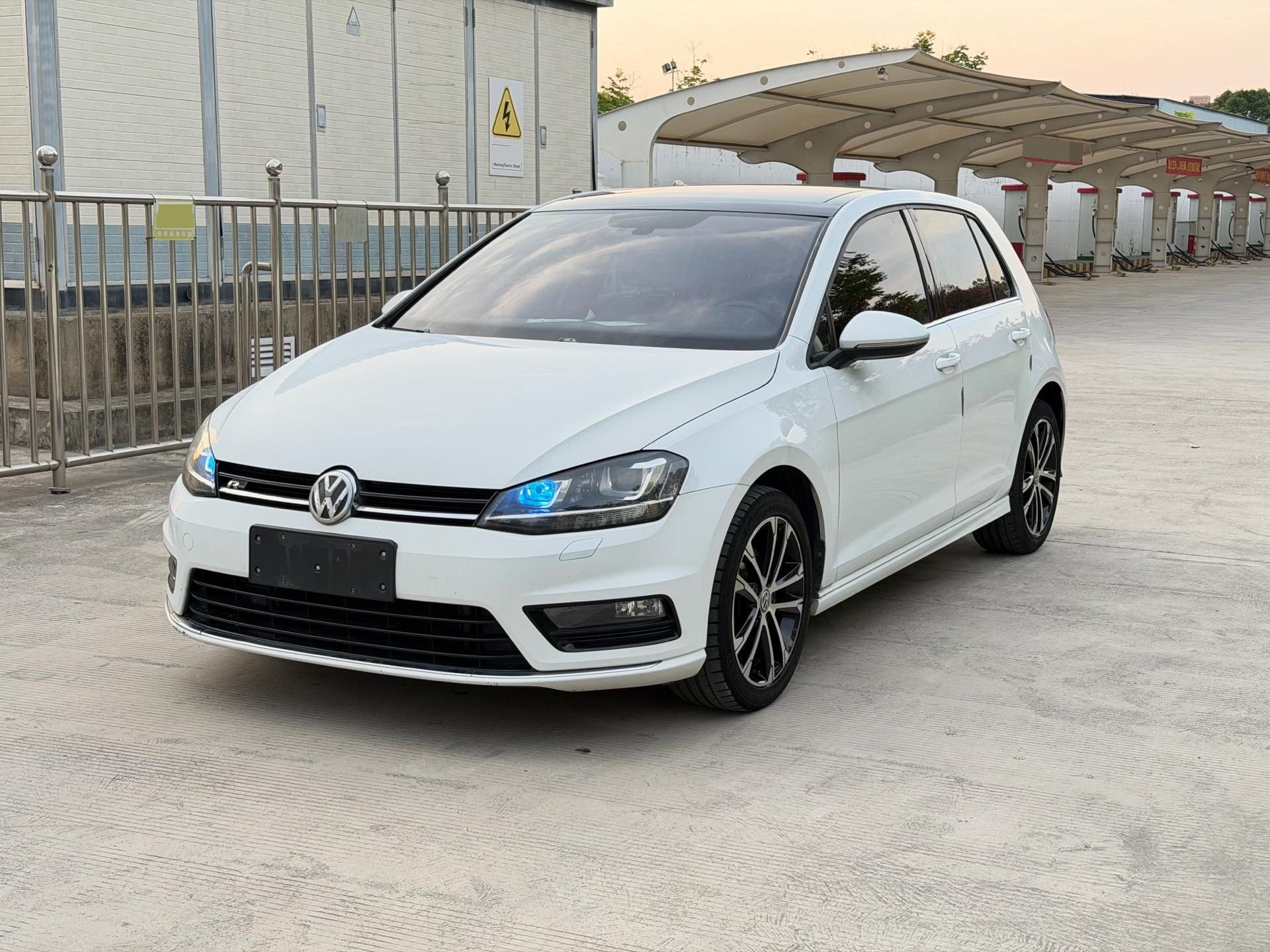 Volkswagen Golf 2017 car image 