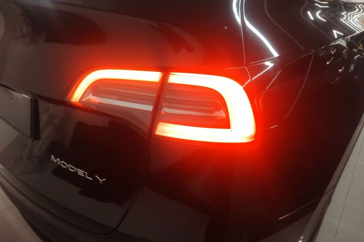 Tesla Model Y 2023 #8 Tesla Model Y 2023 car image #8