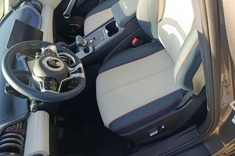 BYD Yuan Plus 2023 immagine di auto #15