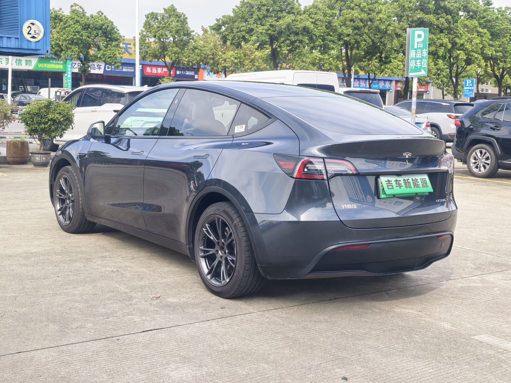 Tesla Model Y 2024 #14 Tesla Model Y 2024 car image #14