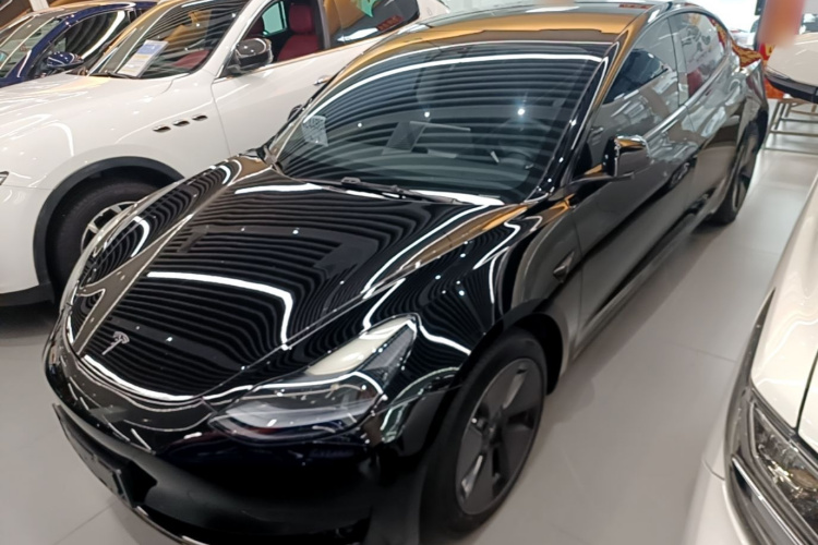 Tesla Model 3 2023 car image #2
