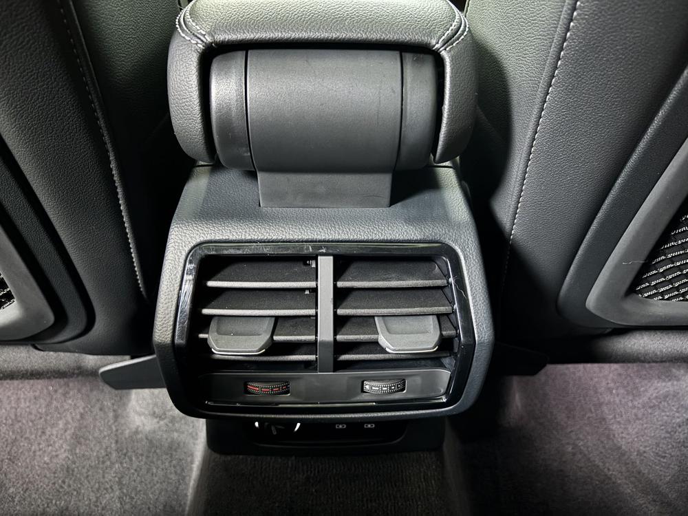 Audi Q3 2022 car image #9
