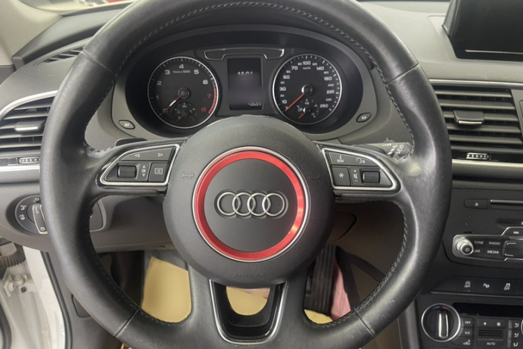 Audi Q3 2016 immagine di auto #12