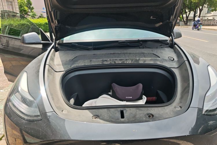 Tesla Model Y 2024 car image #22