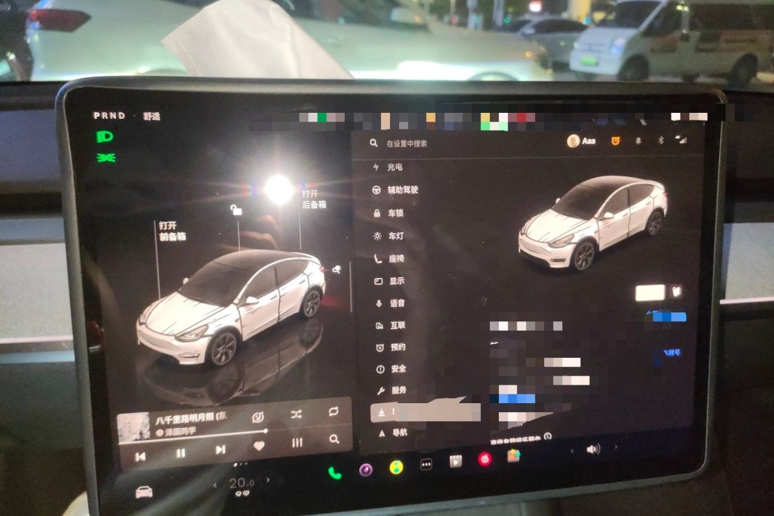 Tesla Model Y 2024 car image #24