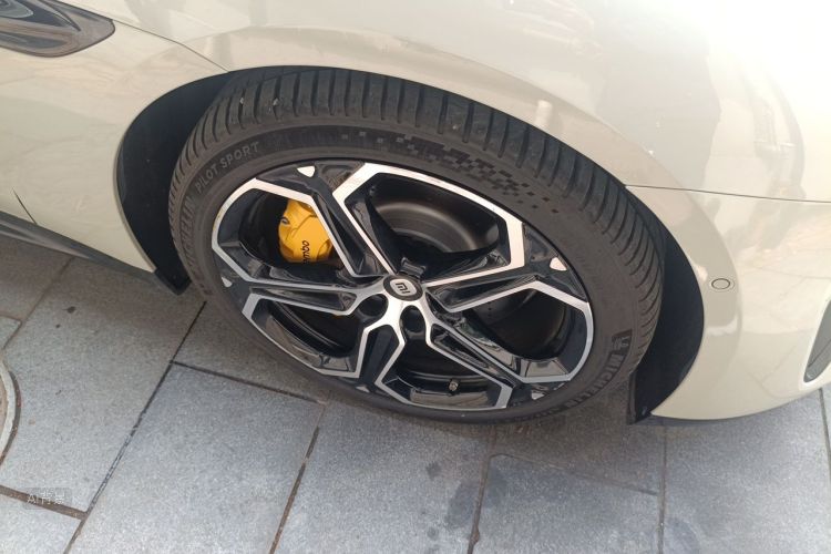 MI SU7 2024 image de voiture #9