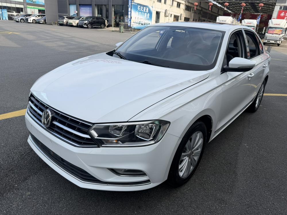 Volkswagen Bora 2017 Volkswagen Bora 2017 صورة سيارة