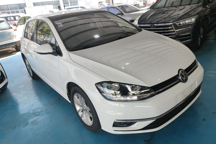 Volkswagen Golf 2018 car image #4