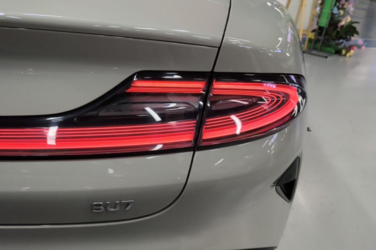MI SU7 2025 car image #8