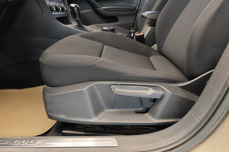 Volkswagen Golf 2016 car image #24