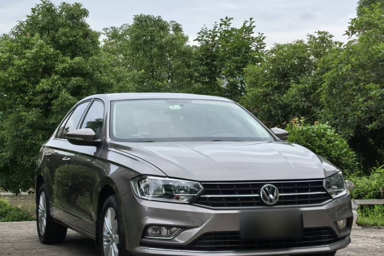 Volkswagen Bora 2016 car image #6
