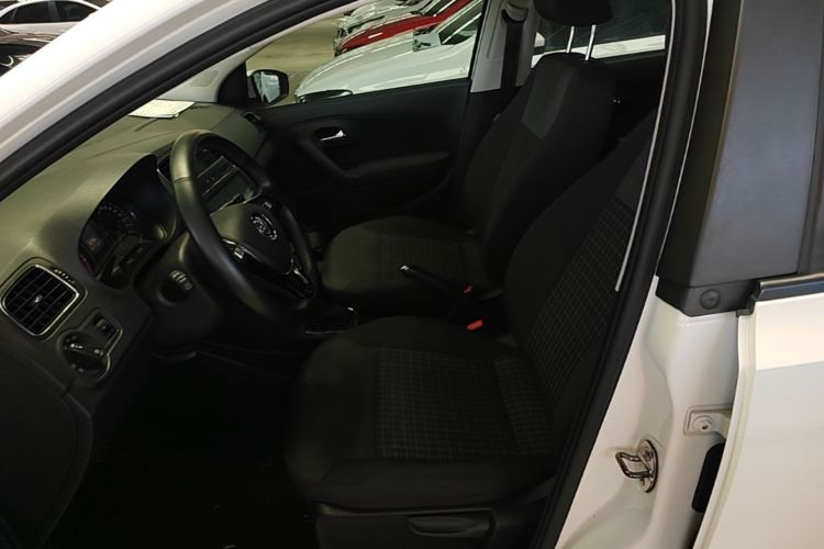 Volkswagen Polo 2018 car image #19