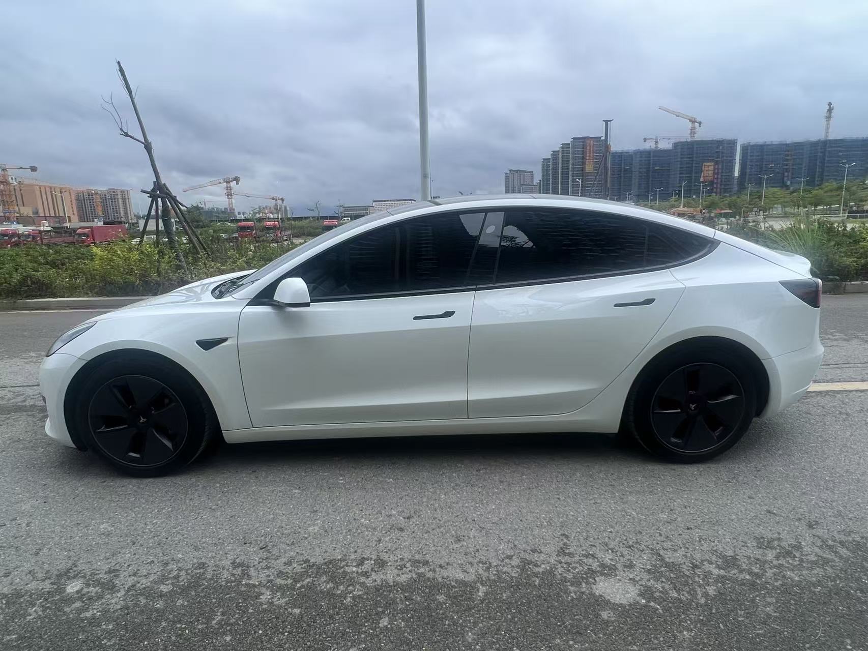 Tesla Model 3 2022 car image #3