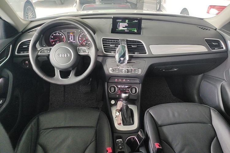 Audi Q3 2016 car image #10
