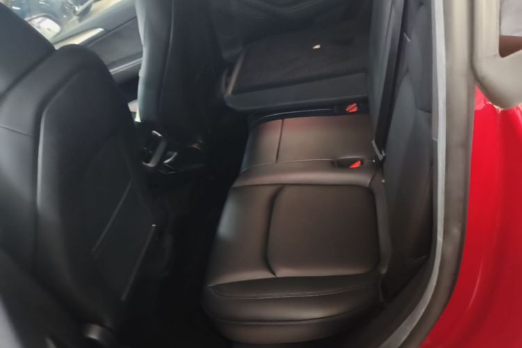 Tesla Model Y 2023 car image #17