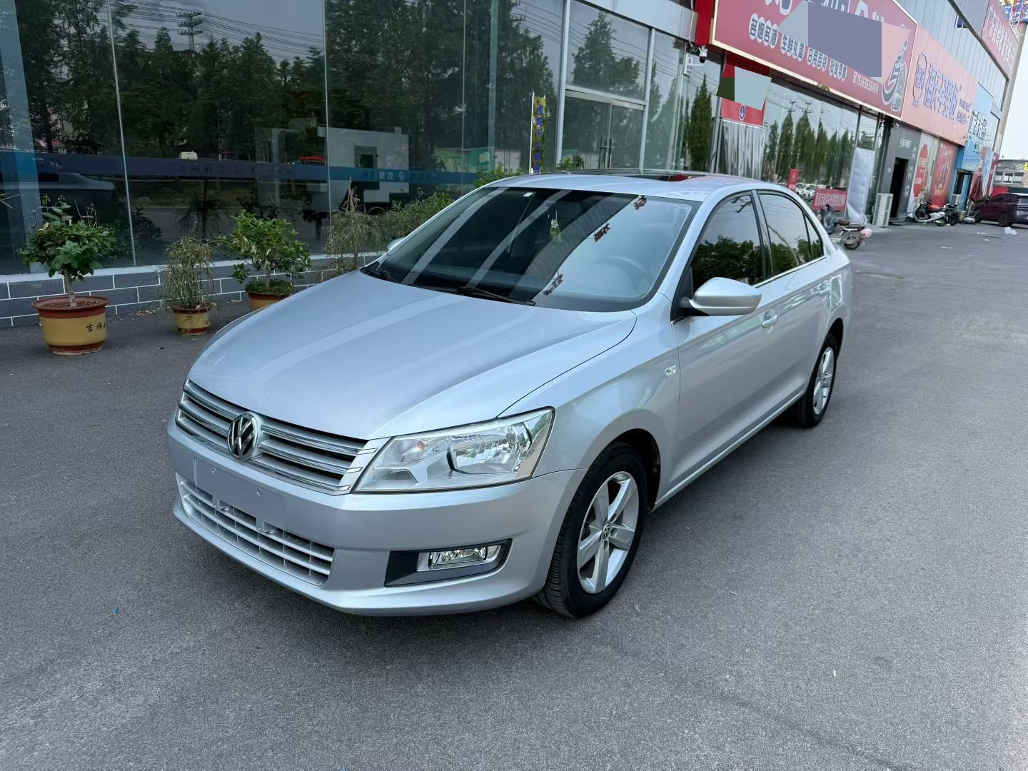 Volkswagen Santana 2013 car image 