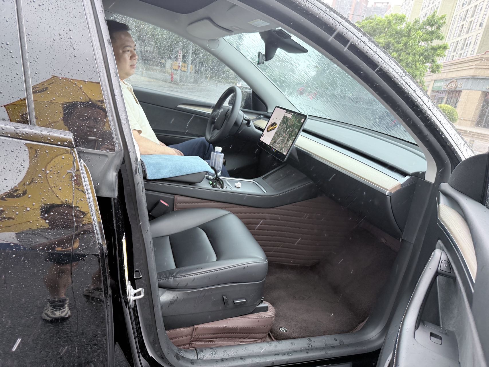 Tesla Model Y 2021 car image #6