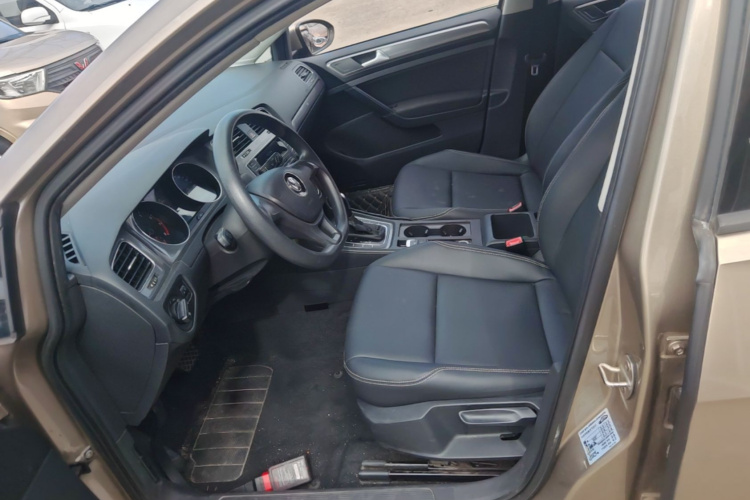 Volkswagen Golf 2017 car image #15