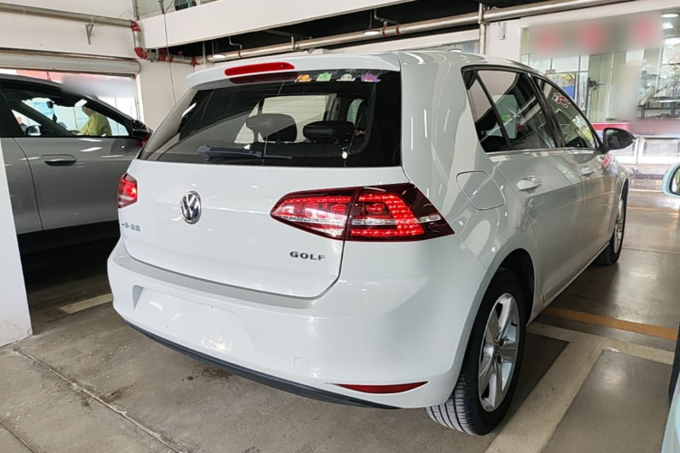 Volkswagen Golf 2017 car image #7