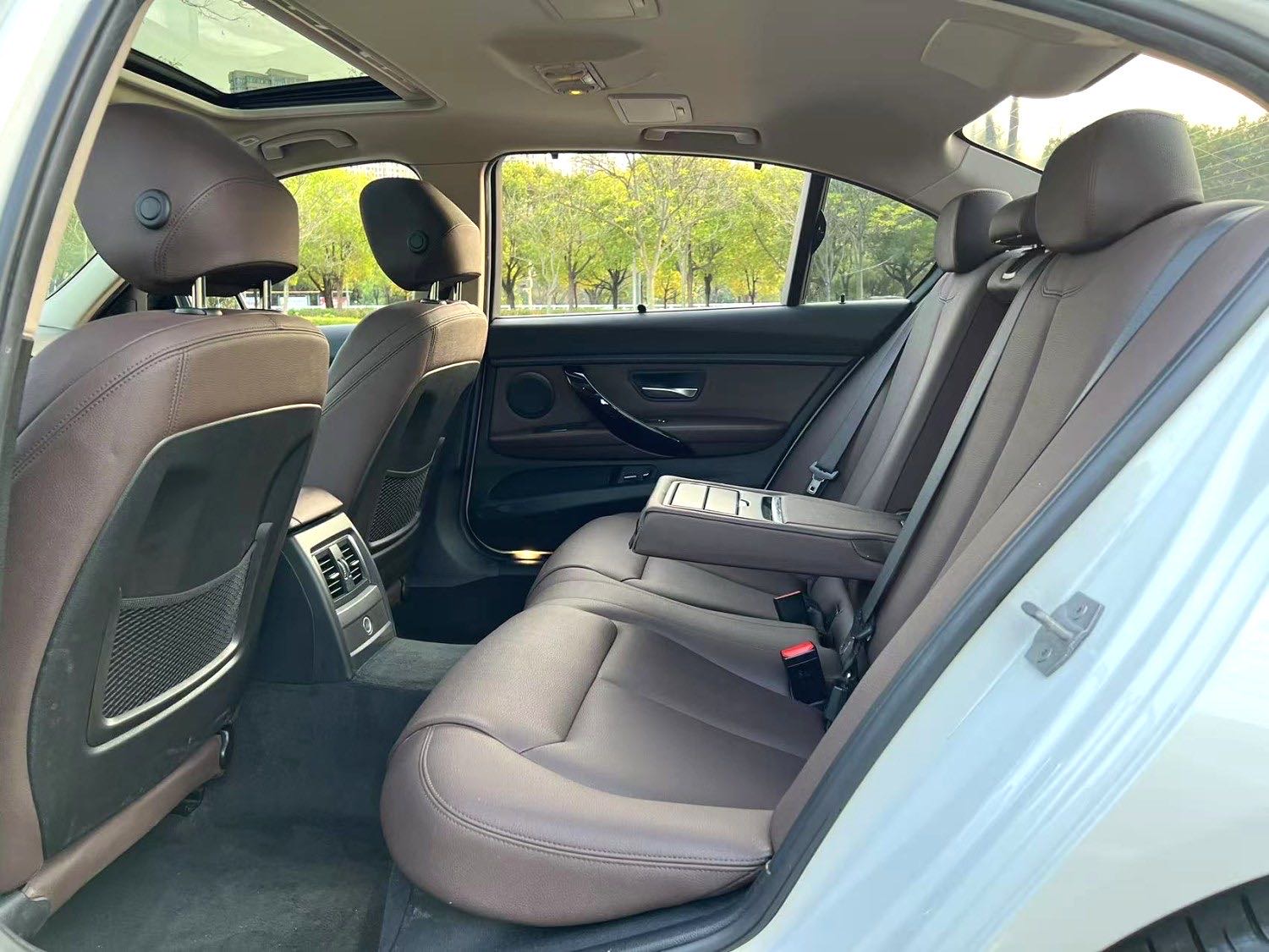 BMW 3 Series 2019 car image #6