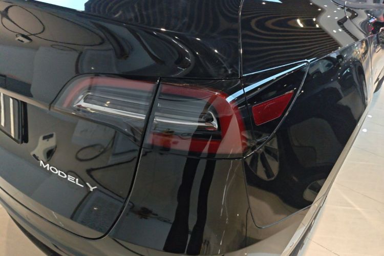 Tesla Model Y 2022 car image #8