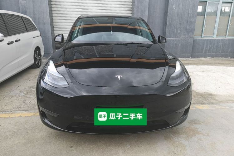 Tesla Model Y 2023 car image #3